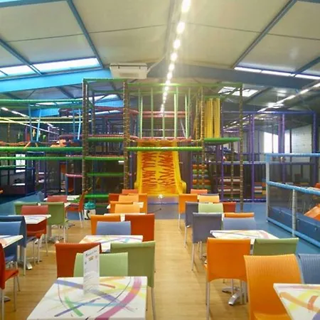 Kyriad En Valois Hotel