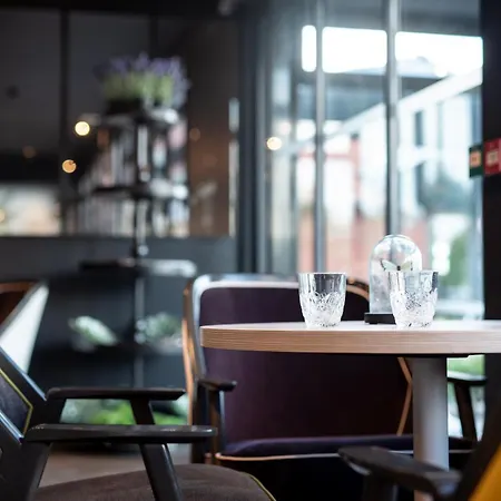 Kyriad En Valois Hotel 3*