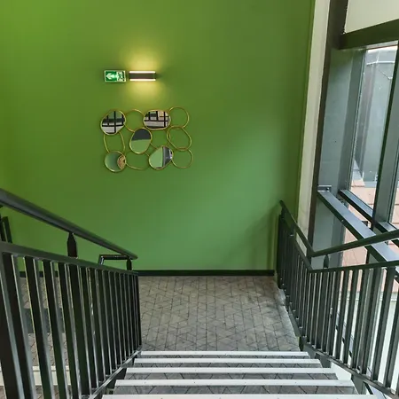 Kyriad En Valois Hotel