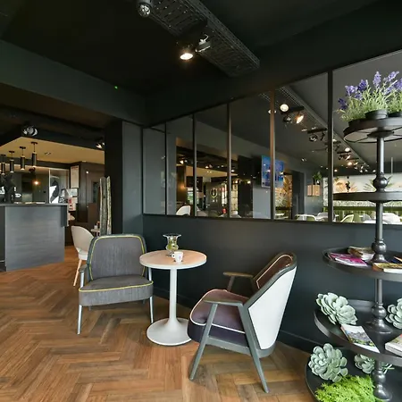 Kyriad En Valois Hotel 3*