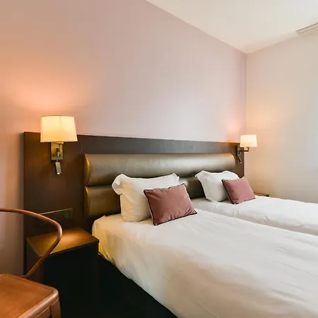 Kyriad En Valois Hotel 3*