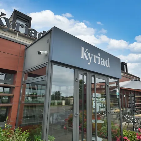 Kyriad En Valois Hotel