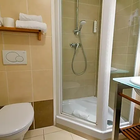 فندق Kyriad En Valois 3*