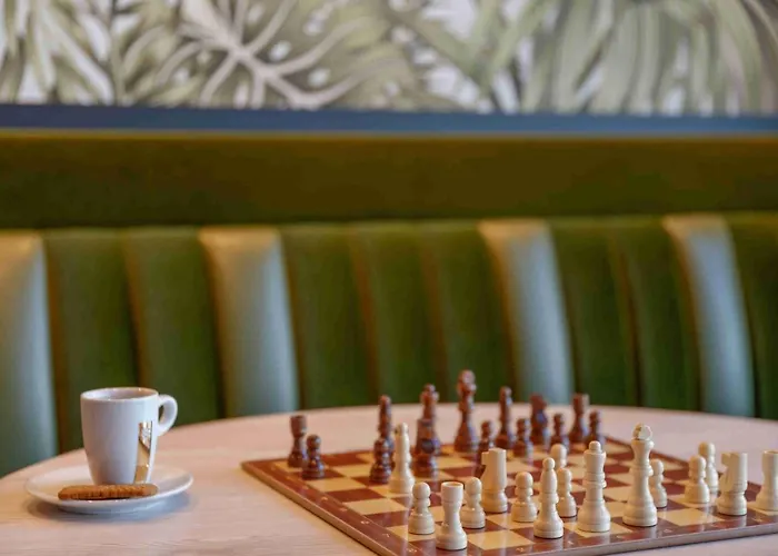 Kyriad En Valois Hotel 3*