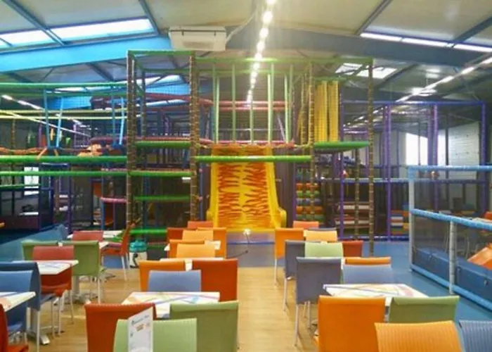 Kyriad En Valois Hotel