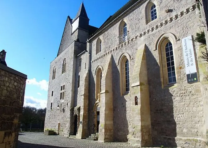 Kyriad En Valois Hotel 3*