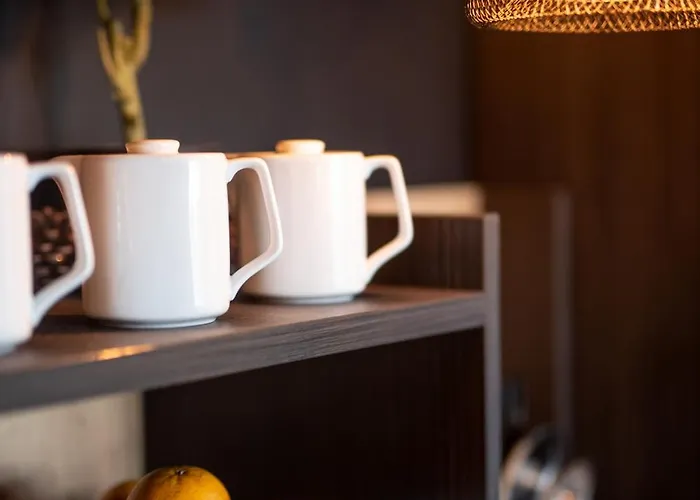 Kyriad En Valois Hotel