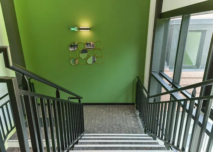 Kyriad En Valois Hotel