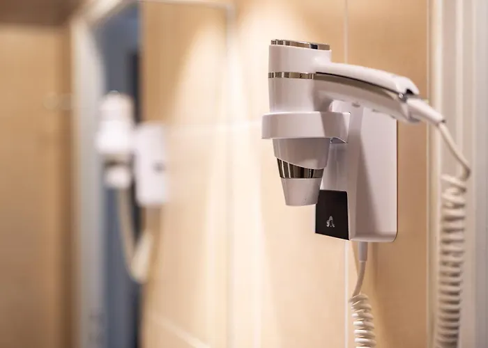 Kyriad En Valois Hotel 3*