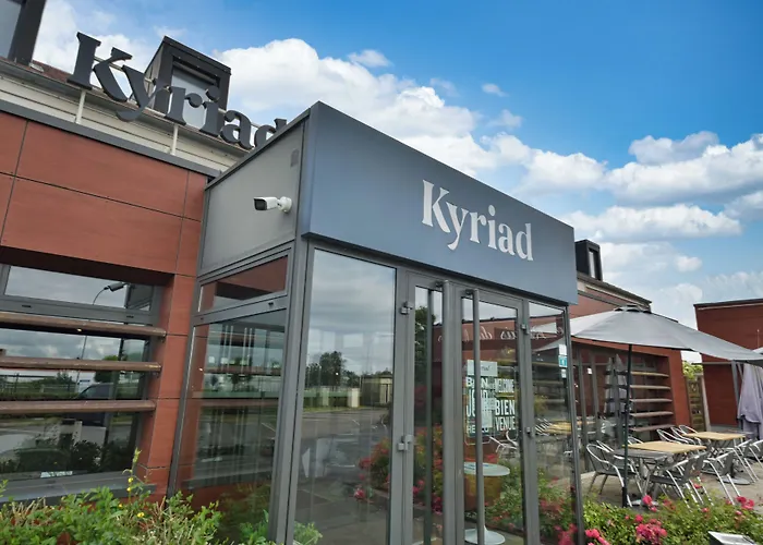 Kyriad En Valois Hotel
